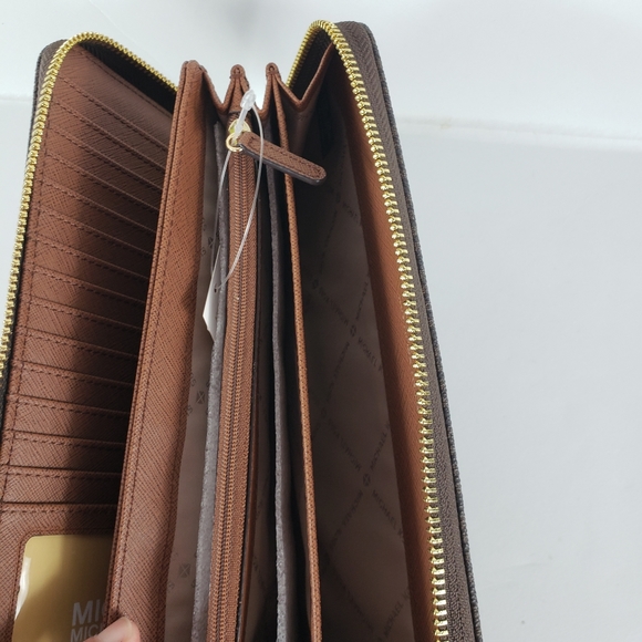 MICHAEL KORS LARGE ZIP A ROUND MK BROWN WALLET - Picture 9 of 12